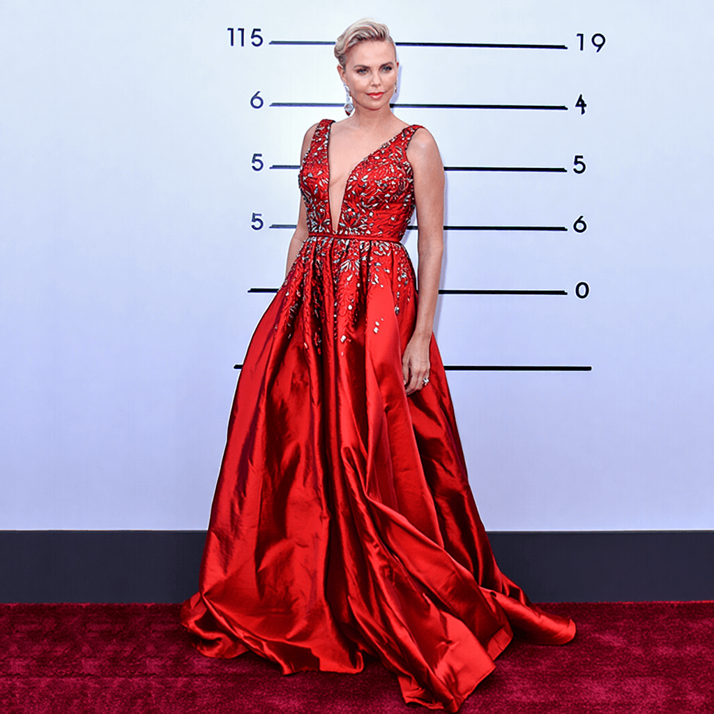charlize theron taille